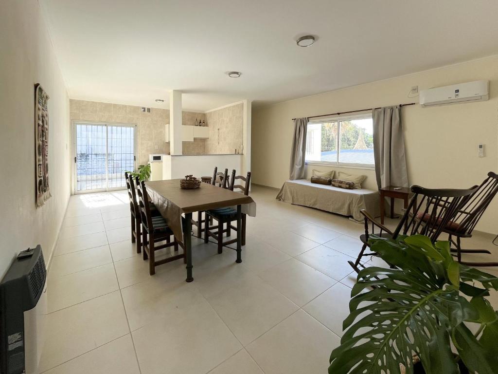 Comedor y sala de estar - Departamento B